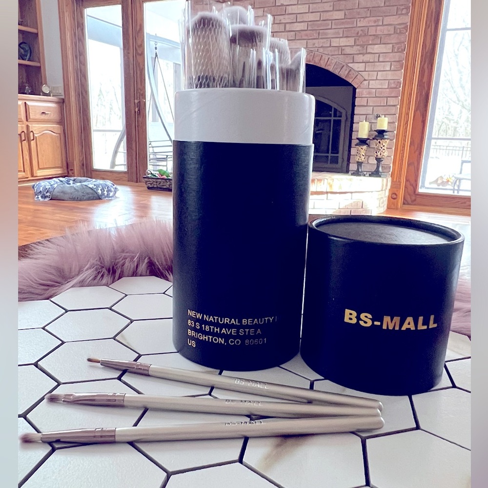 MAKEUP BRUSHES